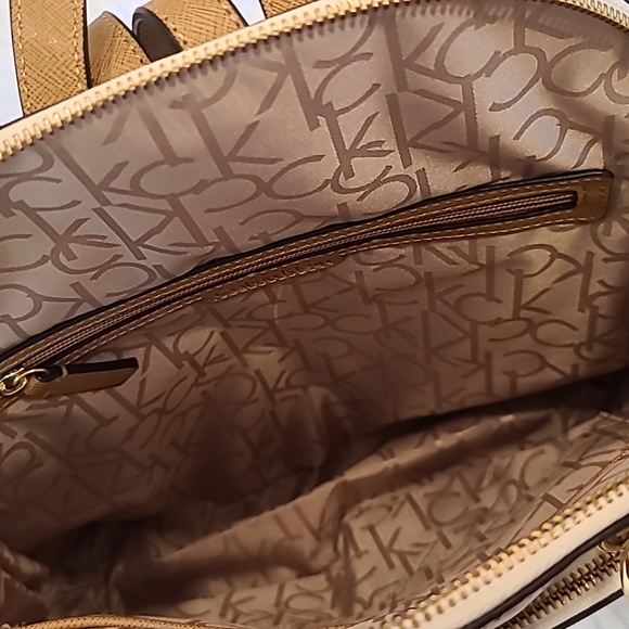 Backpack - Picture 5 of 9